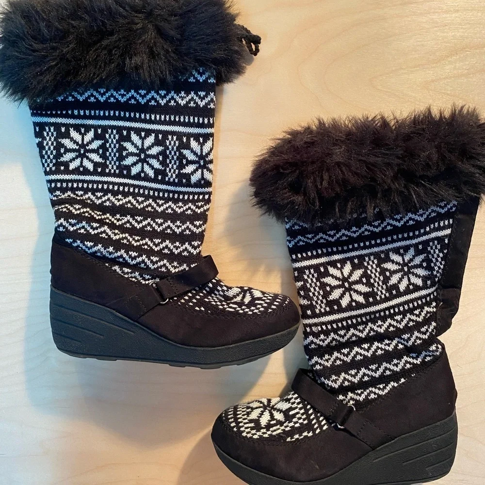 Red Camel Summit Black White Knit Snowflake Wedge Boot size 8M (GO)